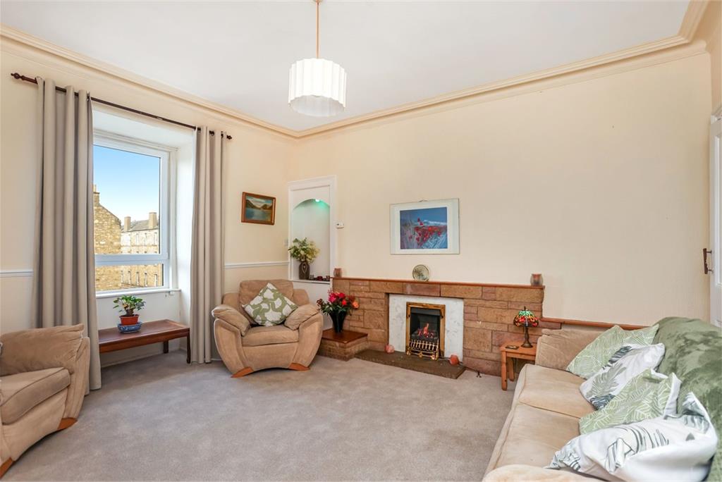 8/8 Mentone Avenue, Portobello, Edinburgh, EH15 1HZ - image 2