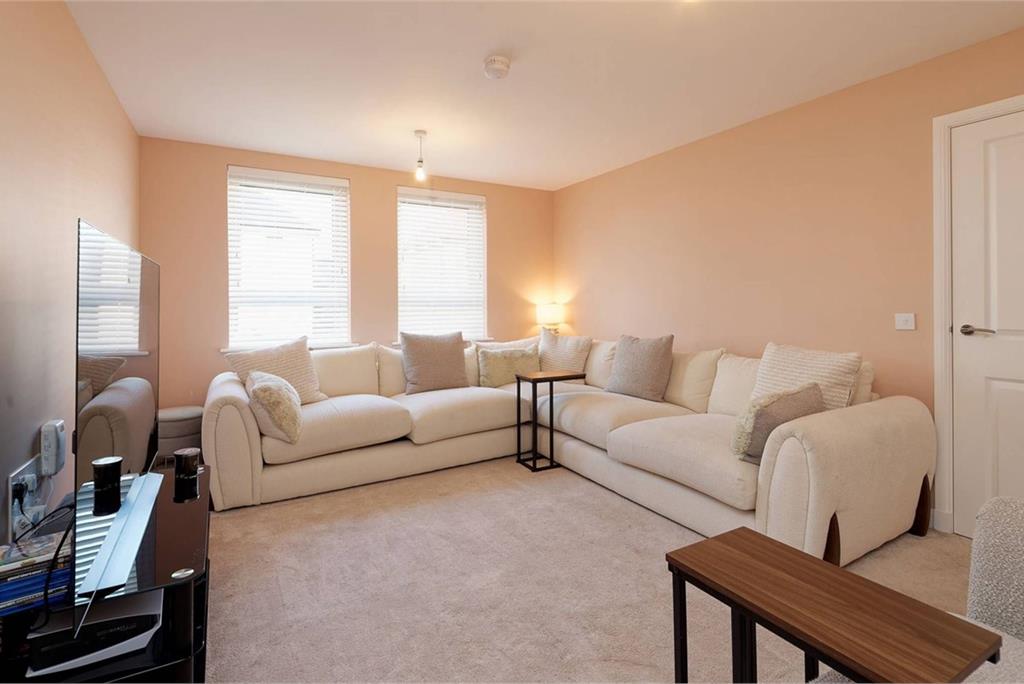 3 Allerdice Road, East Calder, EH53 0PW - image 2