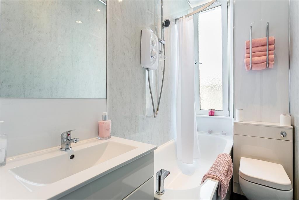 93/8 Easter Road,
Edinburgh,
EH7 5PW - image 19