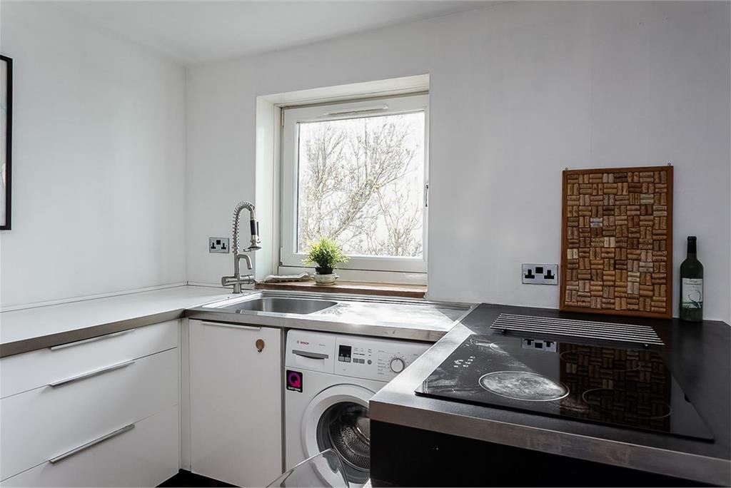 100/6 Holyrood Road,
Edinburgh,
EH8 8AJ - image 7