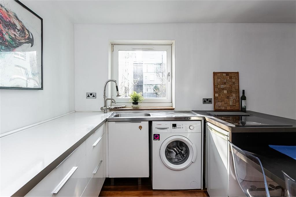 100/6 Holyrood Road,
Edinburgh,
EH8 8AJ - image 8
