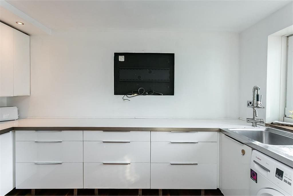 100/6 Holyrood Road,
Edinburgh,
EH8 8AJ - image 10