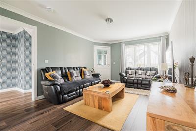 6 Mossend Drive, West Calder, EH55 8QG - image 2