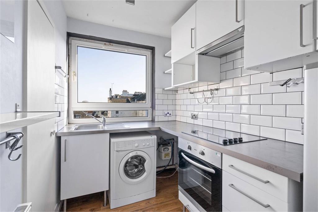 3/5 Browns Close, Old Town, Edinburgh, EH8 8BT - image 7