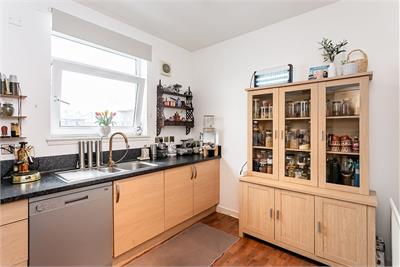 Flat 16, 7 Hawkhill Close, Edinburgh, EH7 6FE - image 9