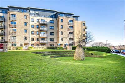 Flat 16, 7 Hawkhill Close, Edinburgh, EH7 6FE - image 1