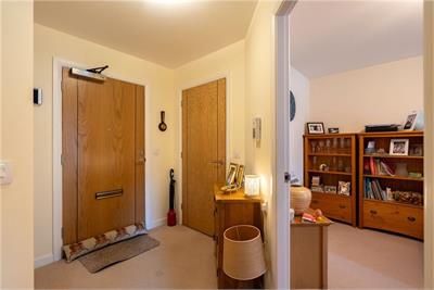 8 Lyle Court,
25 Barnton Grove,
Barnton,
Edinburgh,
EH4 6EZ - image 2