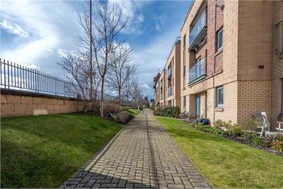 8 Lyle Court,
25 Barnton Grove,
Barnton,
Edinburgh,
EH4 6EZ - image 19