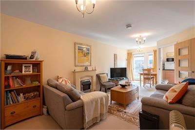 8 Lyle Court,
25 Barnton Grove,
Barnton,
Edinburgh,
EH4 6EZ - image 3