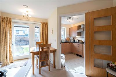 8 Lyle Court,
25 Barnton Grove,
Barnton,
Edinburgh,
EH4 6EZ - image 5
