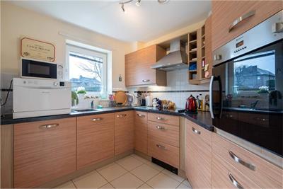8 Lyle Court,
25 Barnton Grove,
Barnton,
Edinburgh,
EH4 6EZ - image 6
