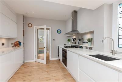 16 Cramond Road South,
Edinburgh,
EH4 6AA - image 11