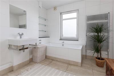 16 Cramond Road South,
Edinburgh,
EH4 6AA - image 18