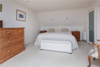 16 Cramond Road South,
Edinburgh,
EH4 6AA - image 26