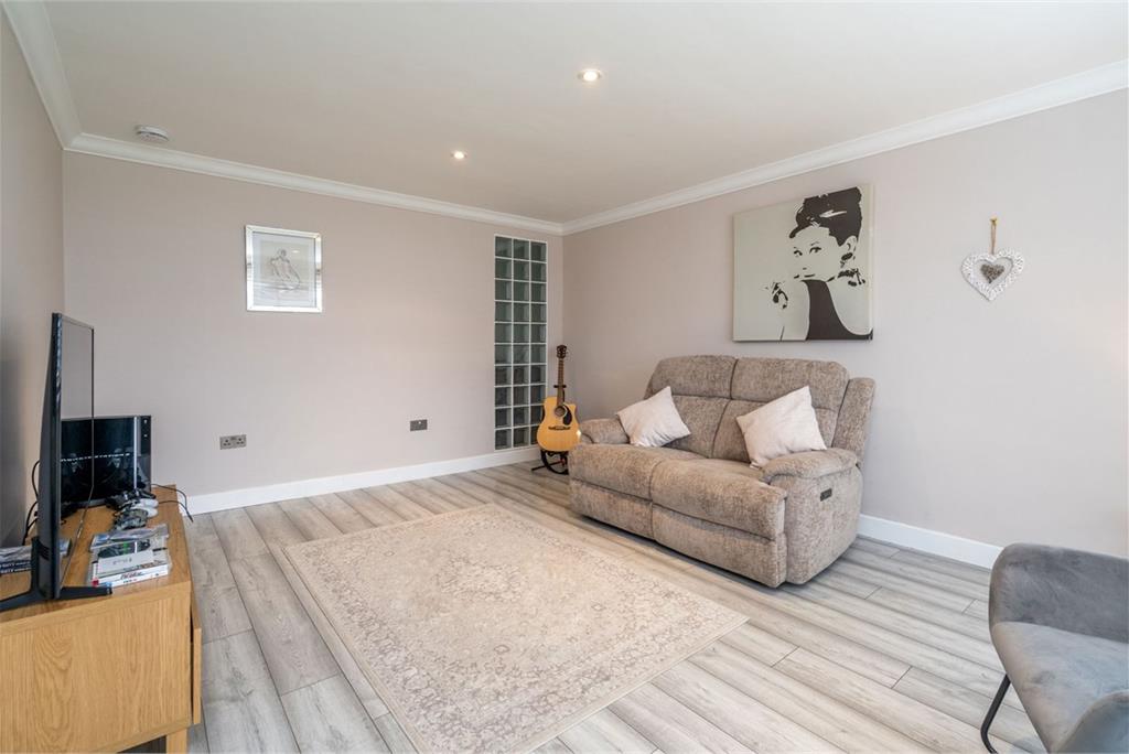 130 Newbattle Abbey Crescent, Dalkeith, EH22 3LP - image 4