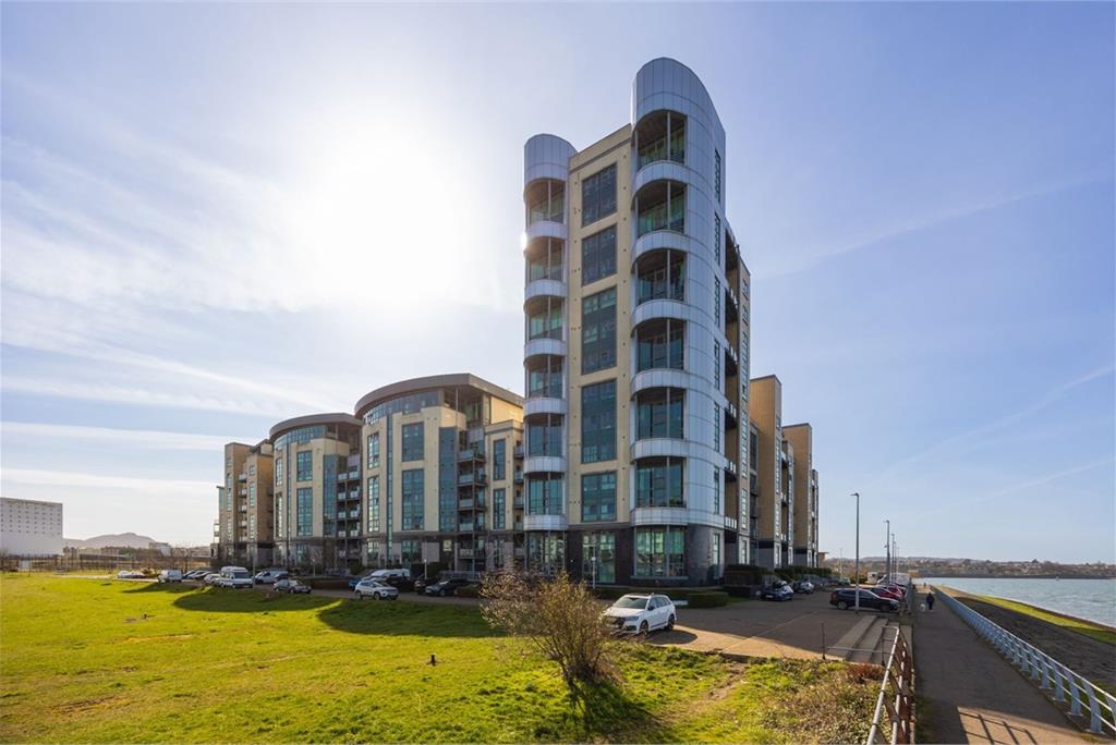 3/9 Western Harbour Breakwater, Edinburgh, EH6 6PA - image 1