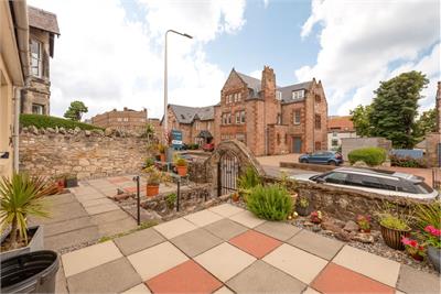 2 Olive Bank, Main Street, Gullane, East Lothian, EH31 2AB - image 2
