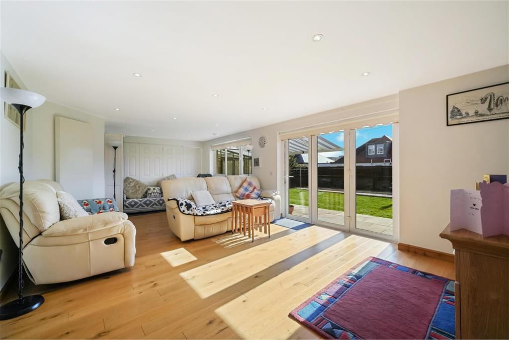 27 Craigs Avenue,
Edinburgh,
EH12 8HS - image 2