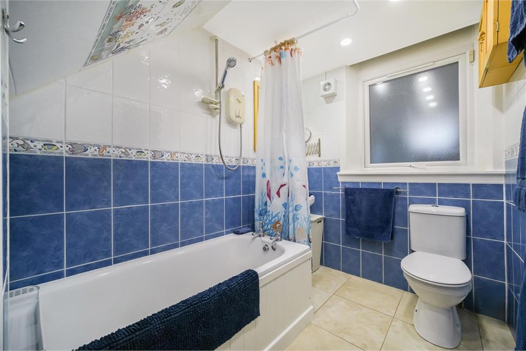 27 Craigs Avenue,
Edinburgh,
EH12 8HS - image 16