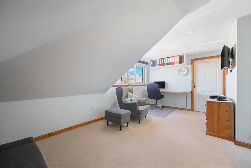 27 Craigs Avenue,
Edinburgh,
EH12 8HS - image 20