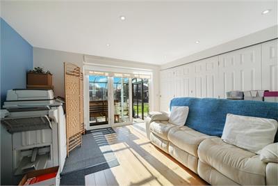 27 Craigs Avenue, Edinburgh, EH12 8HS - image 3