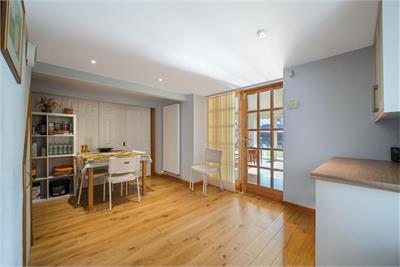 27 Craigs Avenue, Edinburgh, EH12 8HS - image 4