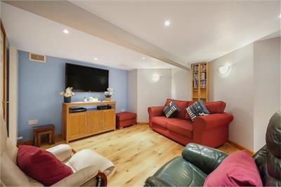 27 Craigs Avenue, Edinburgh, EH12 8HS - image 5
