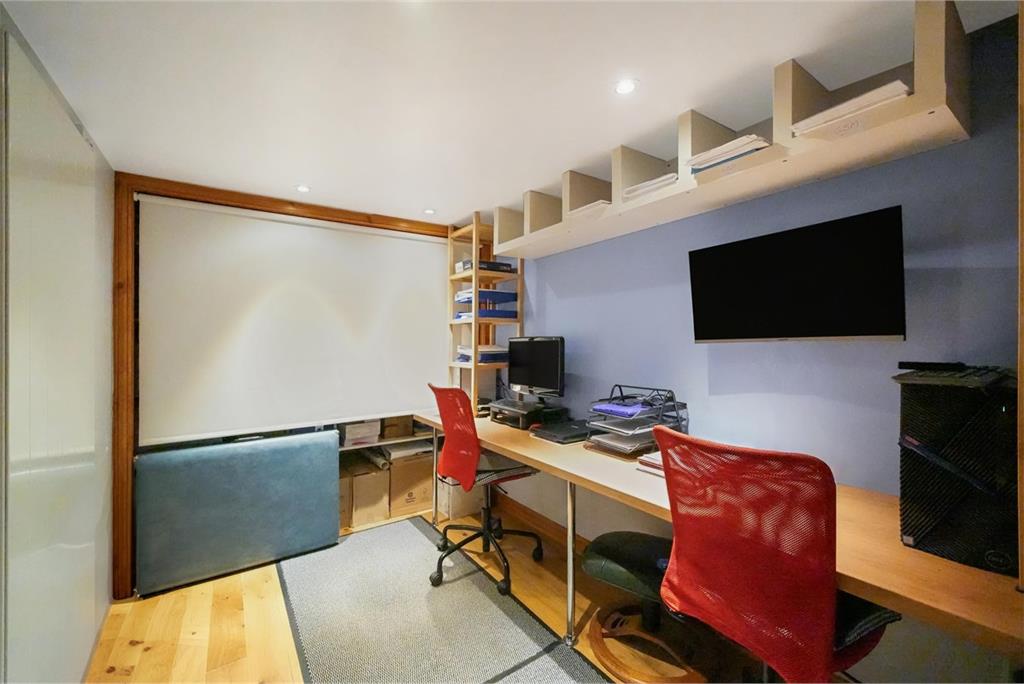 27 Craigs Avenue,
Edinburgh,
EH12 8HS - image 6