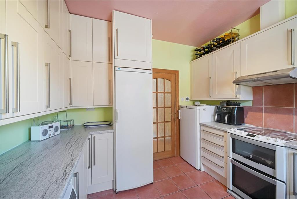 27 Craigs Avenue,
Edinburgh,
EH12 8HS - image 10