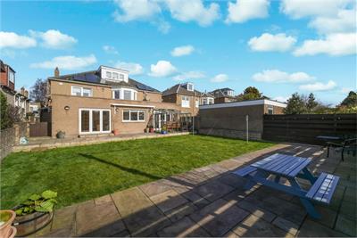 27 Craigs Avenue, Edinburgh, EH12 8HS - image 1