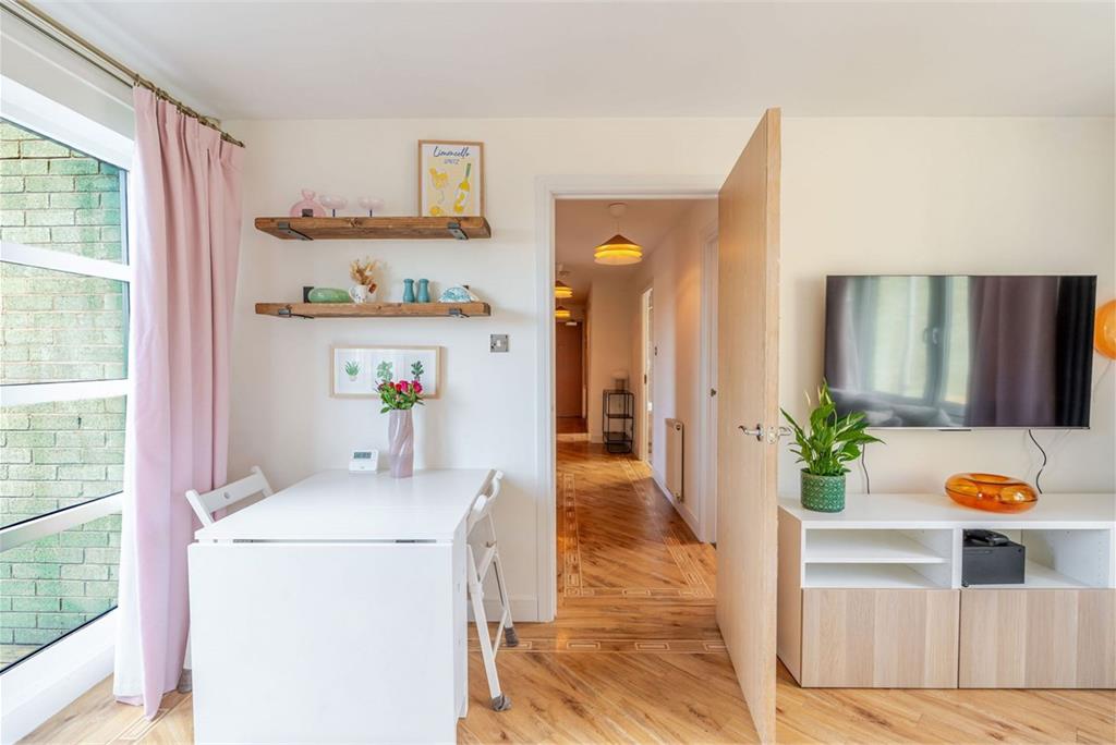 Flat 3, 8, Meggetland View, Craiglockhart, Edinburgh, EH14 1XT - image 2