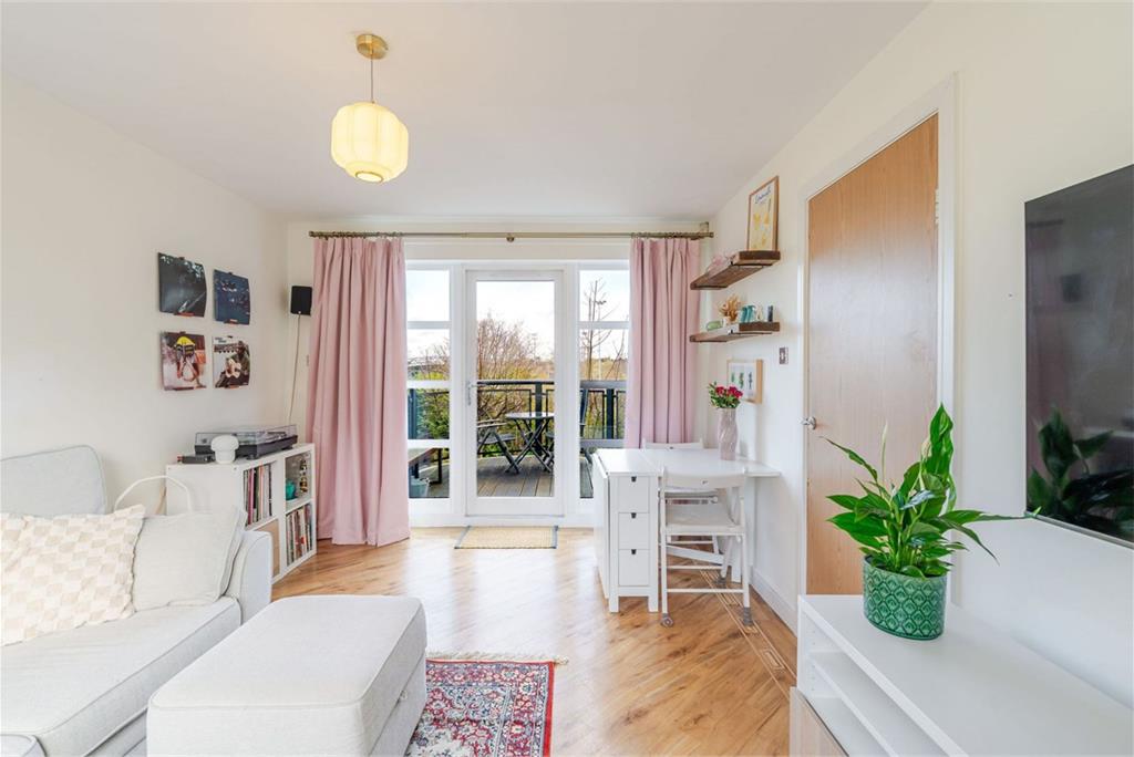 Flat 3, 8, Meggetland View, Craiglockhart, Edinburgh, EH14 1XT - image 1