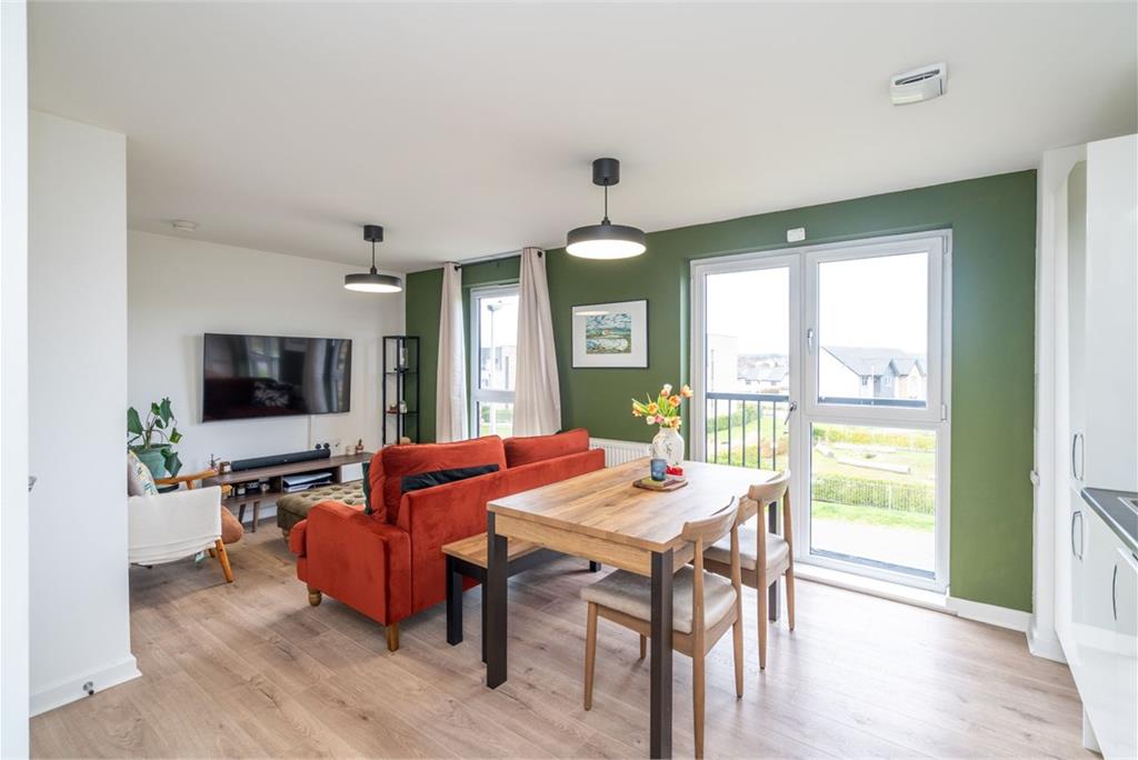 Flat 2, 8, Goldcrest Place, Cammo, Edinburgh, EH4 8GS - image 2