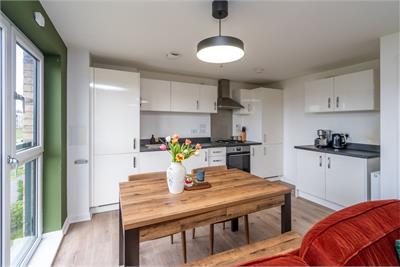 Flat 2, 8, Goldcrest Place, Cammo, Edinburgh, EH4 8GS - image 4