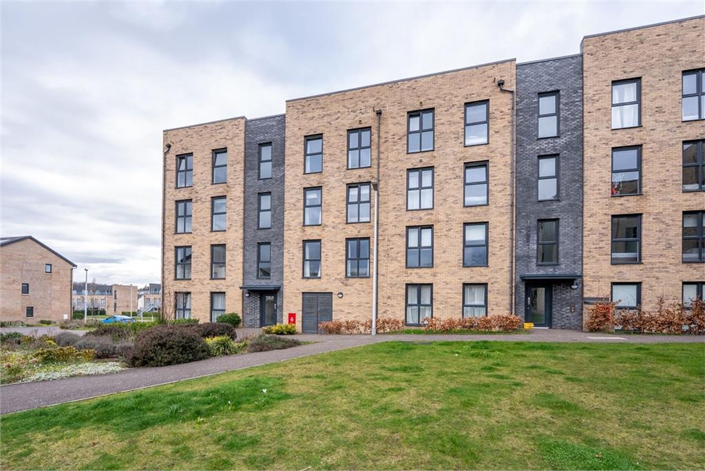 Flat 2, 8, Goldcrest Place, Cammo, Edinburgh, EH4 8GS - image 1