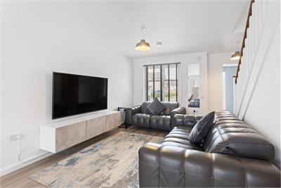 33 James Young Avenue, Uphall Station, EH54 5FA - image 3