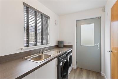 33 James Young Avenue, Uphall Station, EH54 5FA - image 9