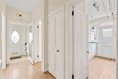 21 Craiglockhart Gardens, Edinburgh, EH14 1LZ - image 8