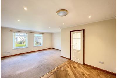 33 Cammesreinach Crescent,
Hunters Quay,
Dunoon,
PA23 8JZ - image 7