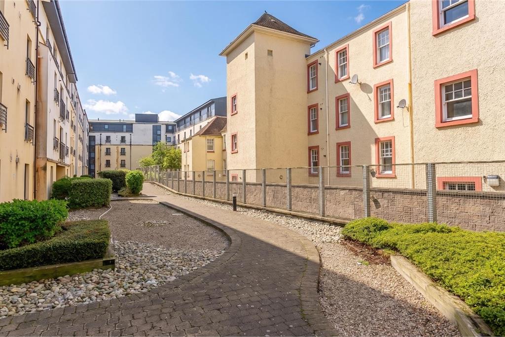 11/4 Cables Wynd,
Edinburgh,
EH6 6DU - image 18