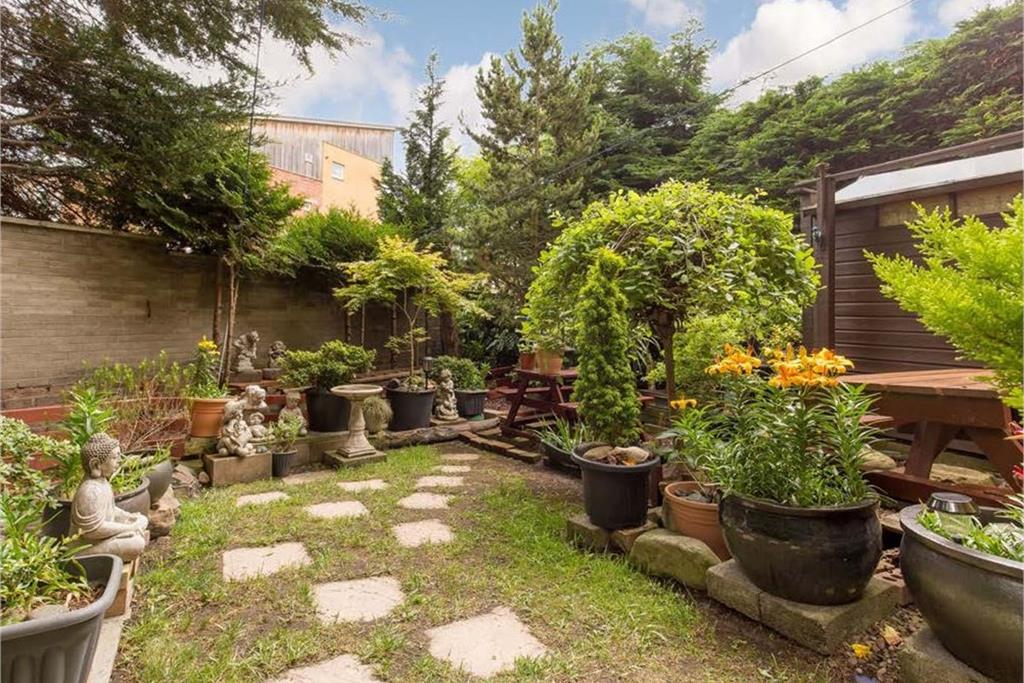 1 bed flat for sale Easter Road | 2/16 Albion Terrace EH7 | ESPC