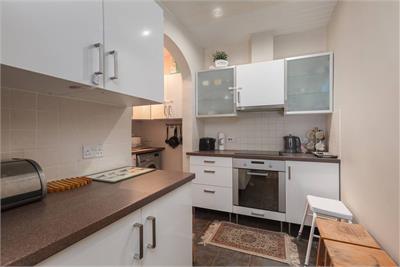 11 Viewforth, Bruntsfield, Edinburgh, EH10 4JD - image 2