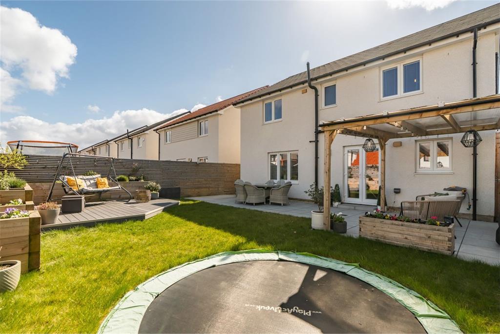 1 Brodie Place, East Calder, EH53 0TY - image 14