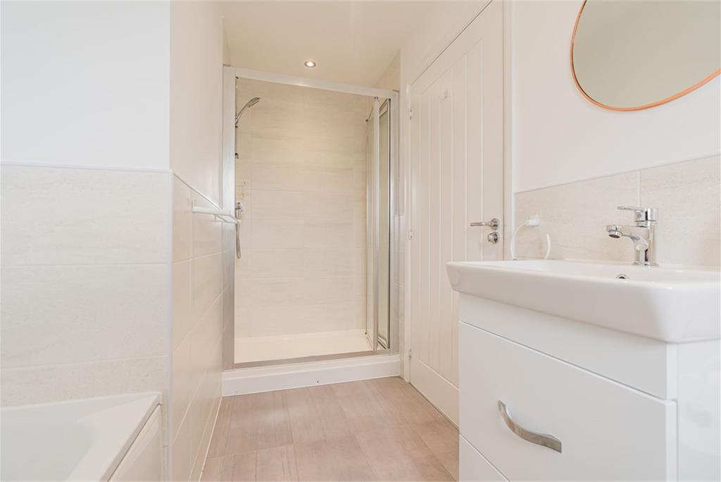 1 Brodie Place, East Calder, EH53 0TY - image 6