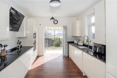 82 Victoria Terrace,
Dunfermline,
KY12 0LU - image 9