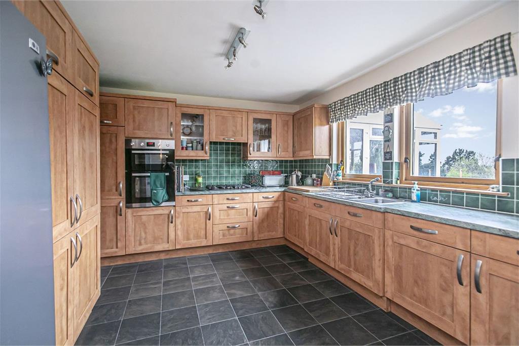 14 Logan Road, Torryburn, KY12 8SN - image 6