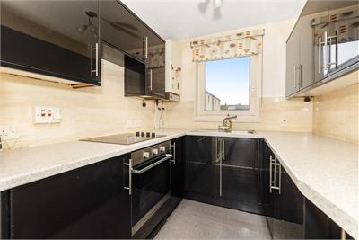 4/5 Rose Park, Trinity, Edinburgh, EH5 3ST - image 2