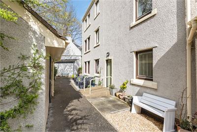4/5 Rose Park, Trinity, Edinburgh, EH5 3ST - image 12