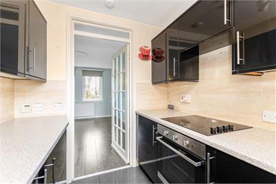 4/5 Rose Park, Trinity, Edinburgh, EH5 3ST - image 3