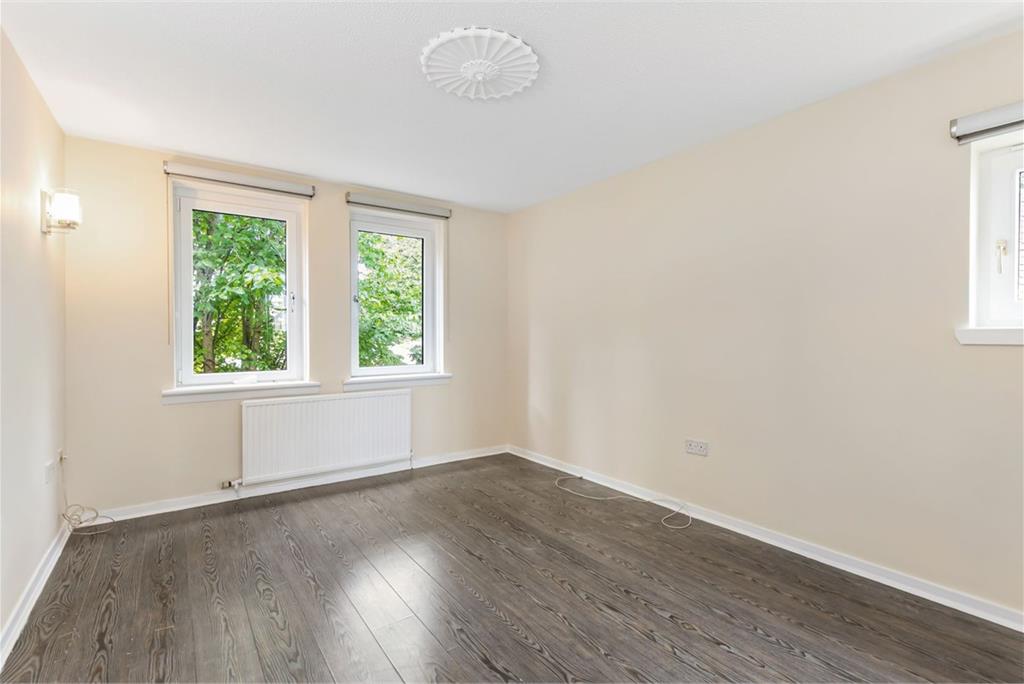 4/5 Rose Park, Trinity, Edinburgh, EH5 3ST - image 4